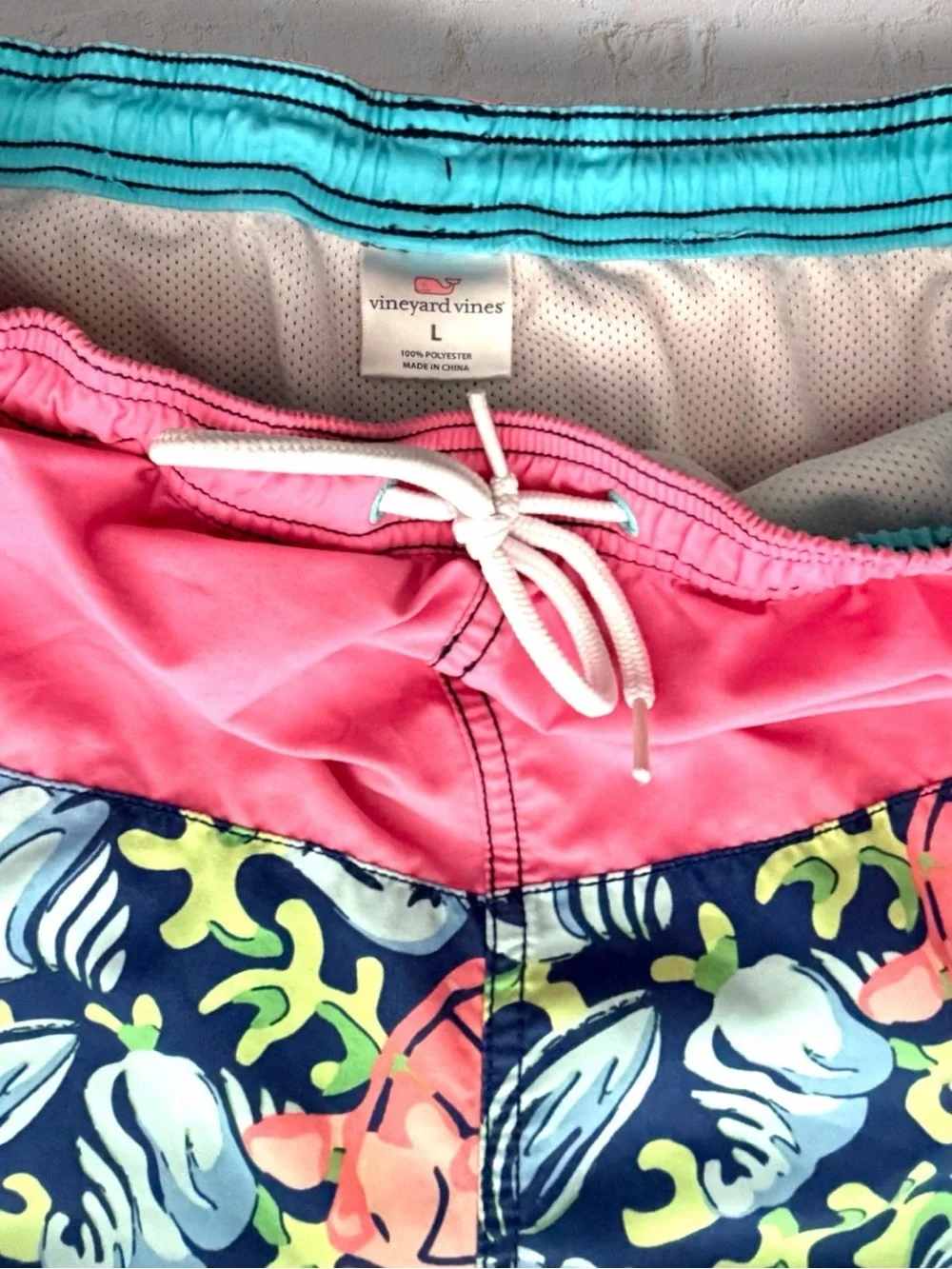 Vineyard Vines Swim Trunks Large Sea Turtle Coral Reef Print Pink Blue MeshLined